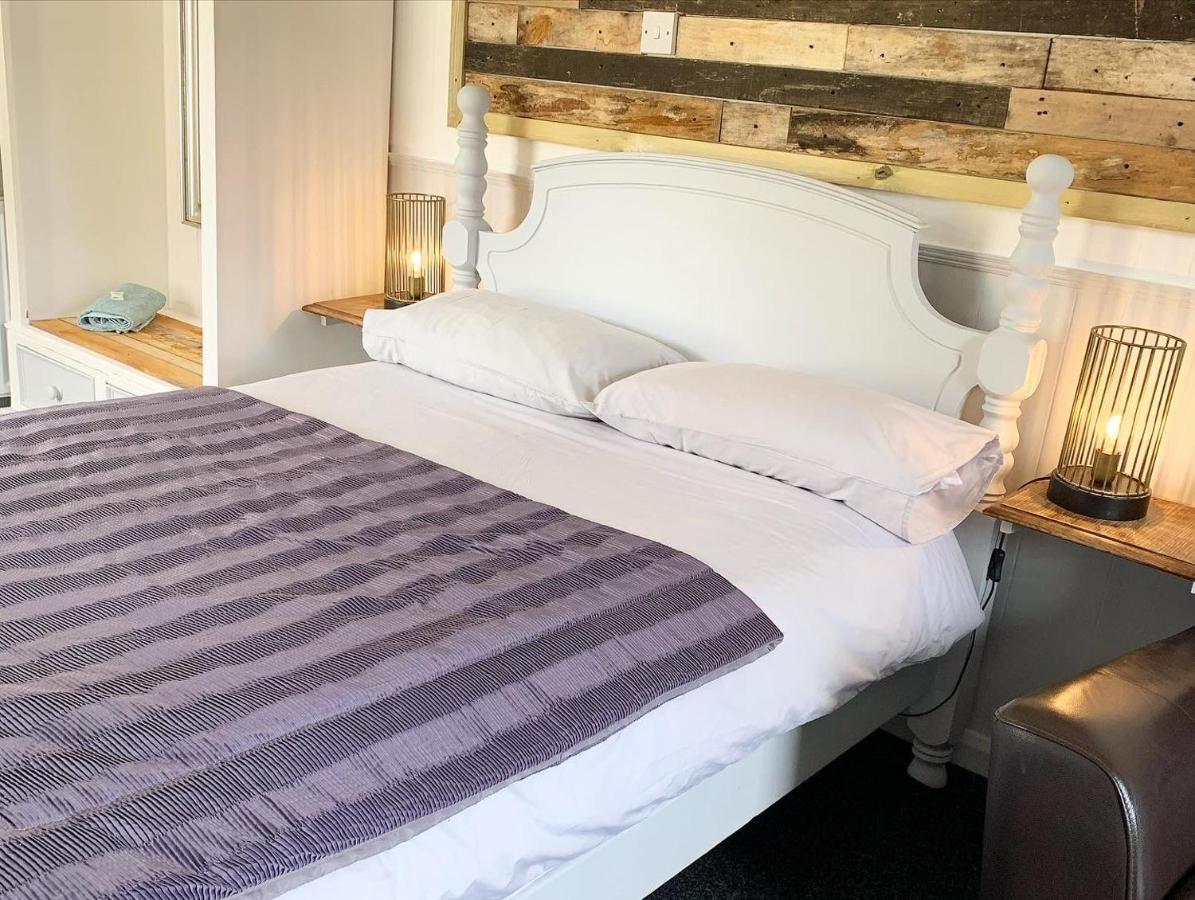 The Traveller'S B&B Лаут Екстер'єр фото